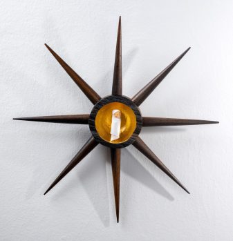 Jesus im Glanz des Sterns 2024 Skulptur, Holz gedrechselt, teilweise vergoldet, Jesuskind textil bekleidet Franz-Josef Hartmeyer (*1955) Warendorf Tischler im Ruhestand